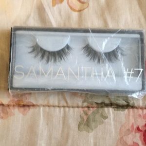 Huda Beauty false eyelashes